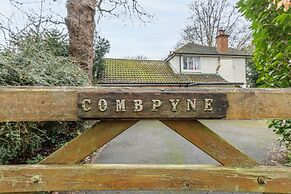 Host Stay Combpyne