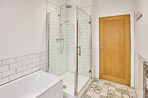 Host Stay Promenade Suite