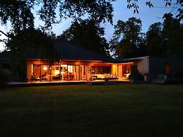 Host Stay Parsons Pleck