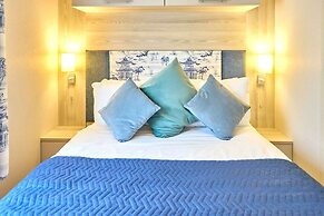 Host Stay Cedar Lodge