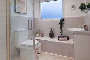 Prime Location 3BR with Garden