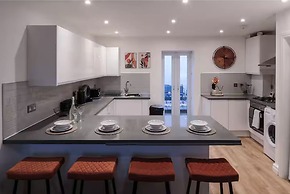 Prime Location 3BR with Garden