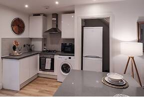 Prime Location 3BR with Garden