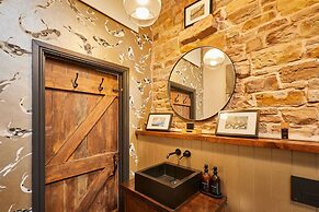 Host Stay Kingbridge Forge