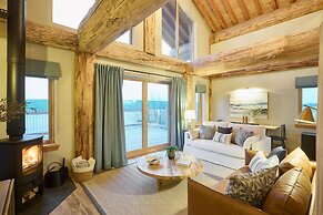 Host Stay Cabin on the Loch