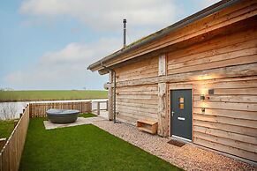 Host Stay Cabin on the Loch