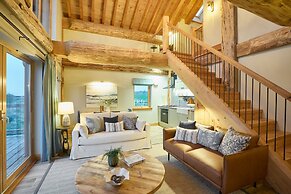 Host Stay Cabin on the Loch