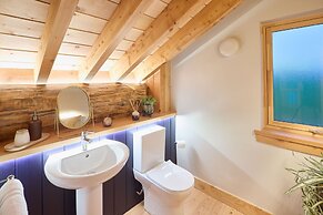 Host Stay Cabin on the Loch