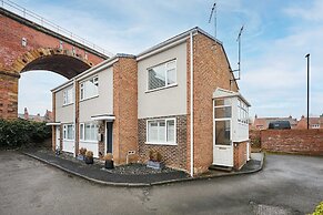 Host Stay Bridge Court