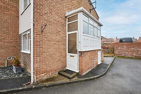 Host Stay Bridge Court