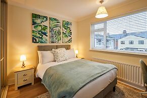 Host Stay Bridge Court