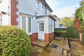 Host Stay Deepdale Apartment
