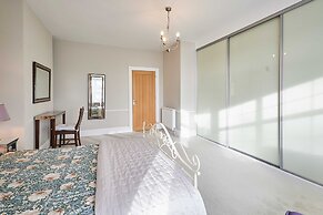 Host Stay Deepdale Apartment