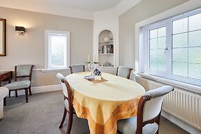 Host Stay Deepdale Apartment