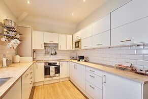 Host Stay Deepdale Apartment