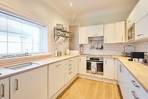 Host Stay Deepdale Apartment