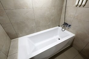 J-Bay Tourist Hotel