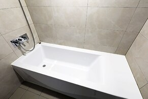 J-Bay Tourist Hotel