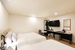 J-Bay Tourist Hotel