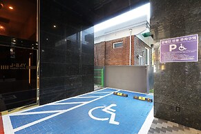 J-Bay Tourist Hotel