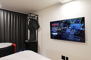 J-Bay Tourist Hotel
