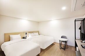 J-Bay Tourist Hotel