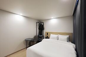 J-Bay Tourist Hotel