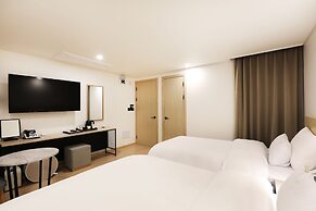 J-Bay Tourist Hotel