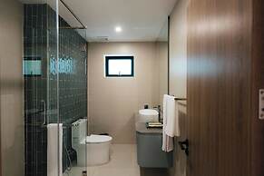 Champs Elysees Hotel & Suites