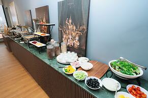 Champs Elysees Hotel & Suites