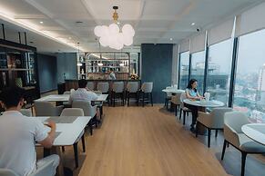 Champs Elysees Hotel & Suites