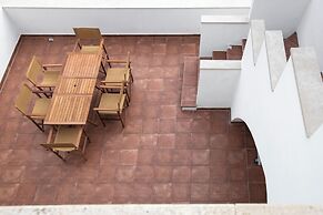 Stylish Classic Townhouse with Terrace