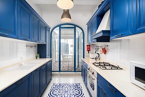 Stylish Classic Townhouse with Terrace