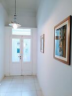 Stylish Classic Townhouse with Terrace