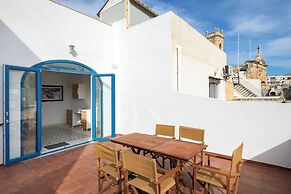 Stylish Classic Townhouse with Terrace
