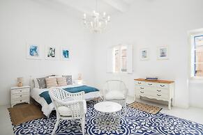 Stylish Classic Townhouse with Terrace