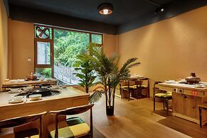 Lixian Bipeng Shiguang Hot Spring Hotel