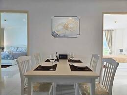 Modern 2-bedroom Condo With Ocean and Pool Views in Cha-am