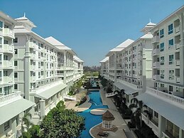 Modern 2-bedroom Condo With Ocean and Pool Views in Cha-am