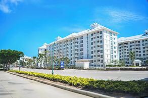 Modern 2-bedroom Condo With Ocean and Pool Views in Cha-am
