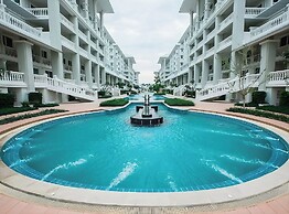 Modern 2-bedroom Condo With Ocean and Pool Views in Cha-am