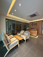 611 Hotel