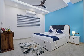 ELIVAAS Amaltas 4BHK Hideaway With Pool