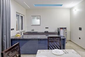 ELIVAAS Amaltas 4BHK Hideaway With Pool