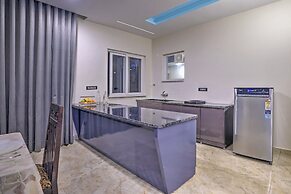 ELIVAAS Amaltas 4BHK Hideaway With Pool