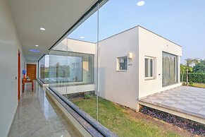 ELIVAAS Amaltas 4BHK Hideaway With Pool