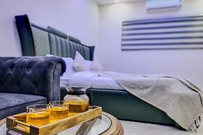 ELIVAAS Amaltas 4BHK Hideaway With Pool