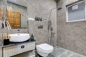 ELIVAAS Amaltas 4BHK Hideaway With Pool