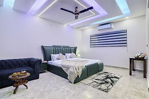 ELIVAAS Amaltas 4BHK Hideaway With Pool
