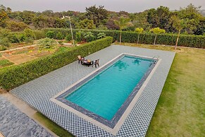 ELIVAAS Amaltas 4BHK Hideaway With Pool
